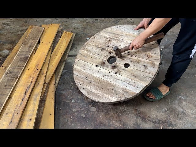 Passionate About Discarded Things // Design A Unique Table And Chair Set From Waste Cable Rolls
