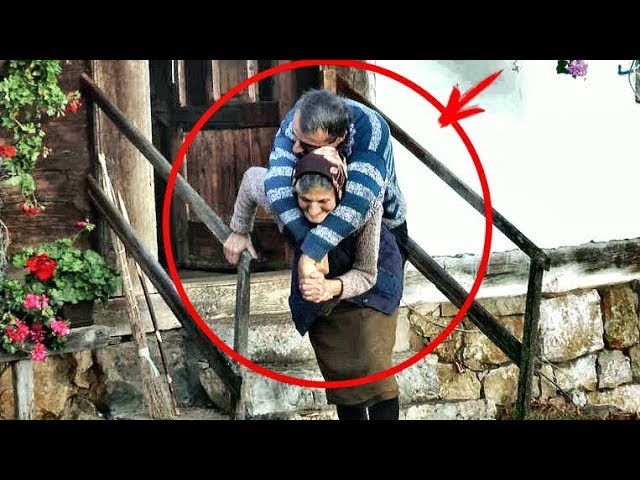Die 78-Jährige trägt seit 60 Jahren ihren Sohn auf dem Rücken! Viele rieten, ihn aufzugeben, aber …