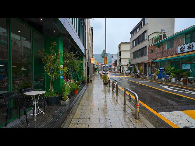 Exploring a New Alley in Seochon Village in Autumn Rain | Rain Ambience Sounds for Relaxing 4K HDR