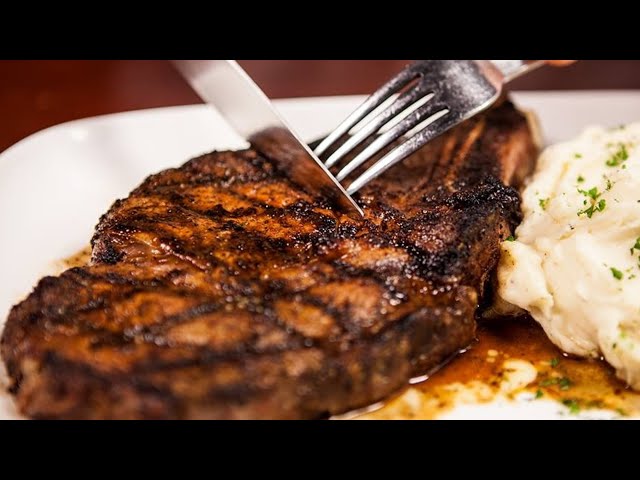 LongHorn Steakhouse Vs Texas Roadhouse: Which Is Better?