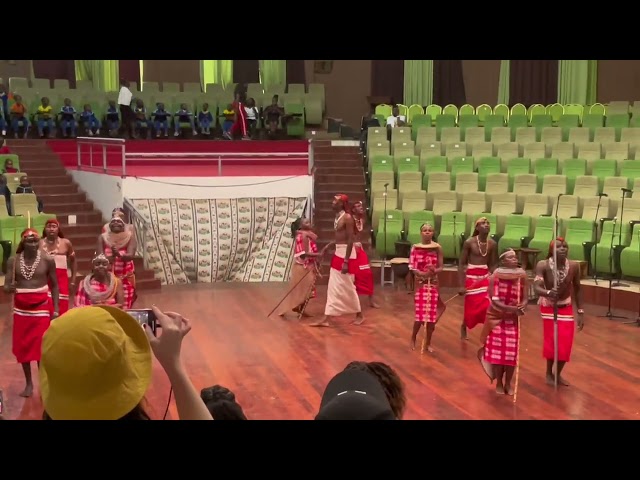 Interesting LUO,KIKUYU,SAMBURU dance performances At The BOMAS OF KENYA