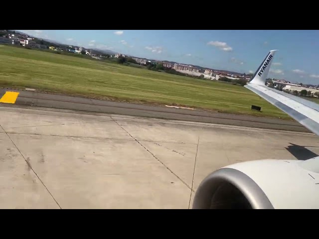 Ryanair Boeing 737 take off from Santander.