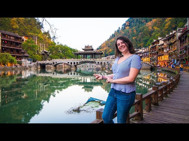 Finding The Perfect Riverside Chinese Town: Fenghuang Is A DREAM! (China vlog 2019 凤凰 湖南)