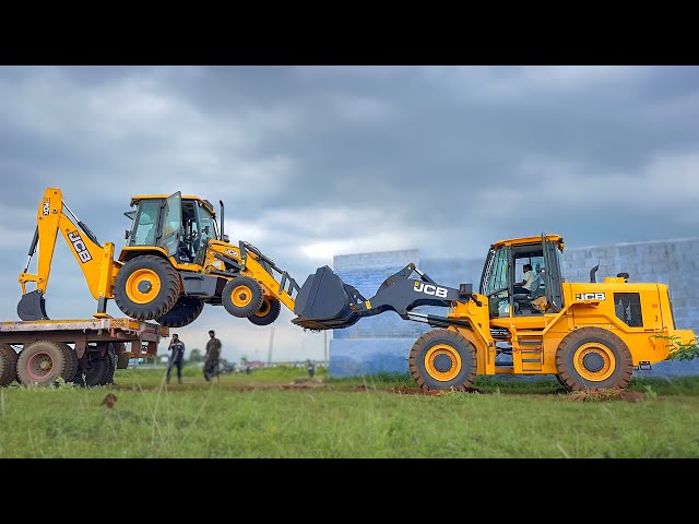 NEW JCB 3DX gets down from Trailer stuck in Mud with help of 437-4 Wheeled Loader | New Jcb