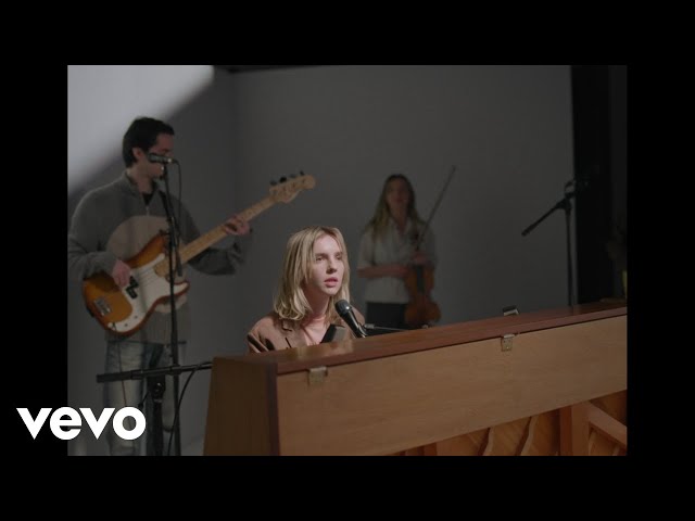 The Japanese House - Touching Yourself (Live)