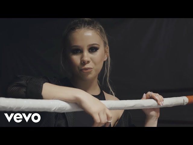 Lisa Ajax - Give Me That (Official Music Video)