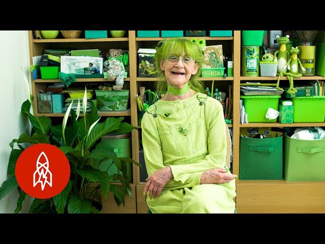 Verde con felicidad: conoce a la alegre Dama Verde de Brooklyn