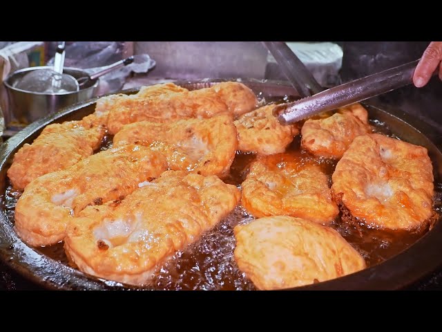 Best Traditional Street Food！Scallion Pancake with Egg, Pan Fried Buns/市場早餐！灌蛋蔥油餅製作, 水煎包-Taiwanese
