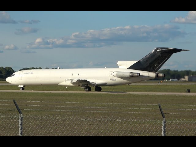 Loud USA Jet 727 take off, YIP