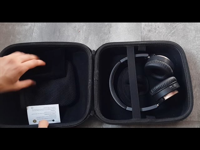Geekria - very hard headphones case unboxing & review