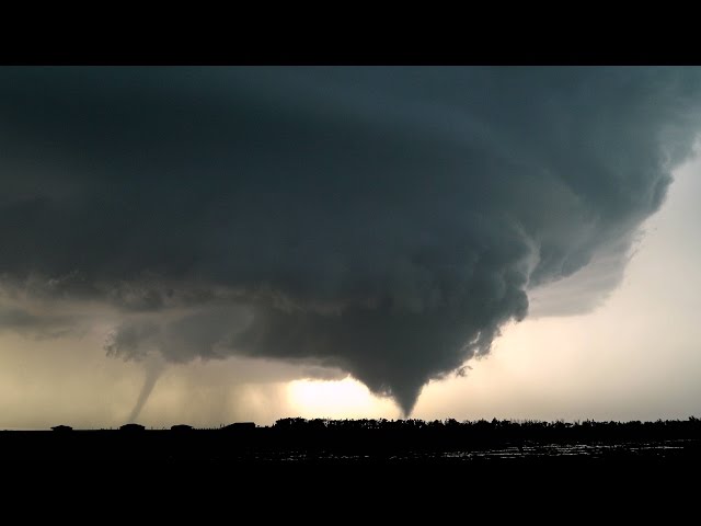 CREEPY TORNADO SIREN - Dodge City Twin Tornadoes 5-24-16