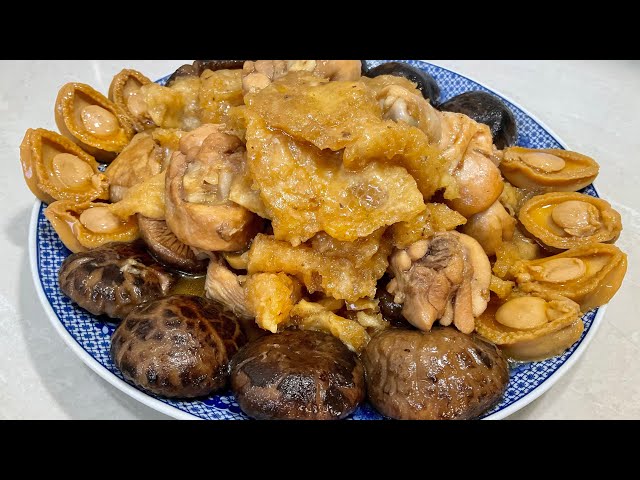 Braised chicken with shiitake mushroom & fish maw garnish with abalone