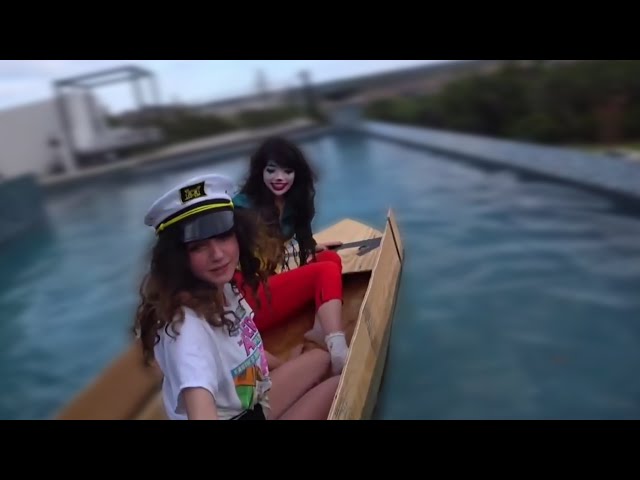 Emiru and Bonnie Put Bonnie's Boat to the Test in Mizkif's Pool