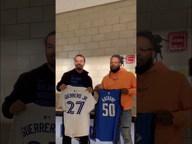Vladimir Guerrero Jr. and Cole Anthony exchange jerseys at the #OrlandoMagic game!