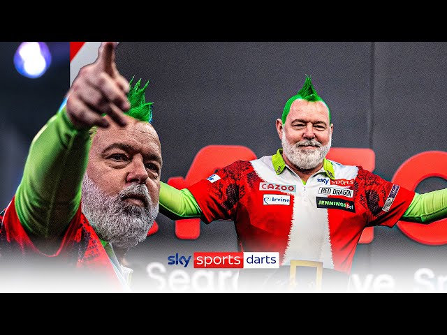 Peter Wright or the Grinch? 😂| The World Darts Championships walk on