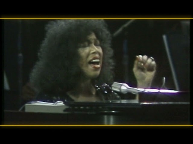 Roberta Flack - Killing Me Softly With His Song (Unknown awards ceremony 1970s)