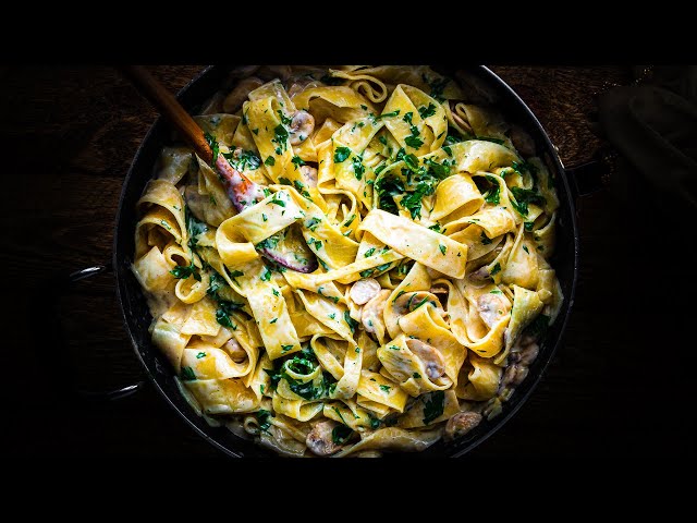 Creamy Garlic Mushroom Pasta | EASIEST METHOD!