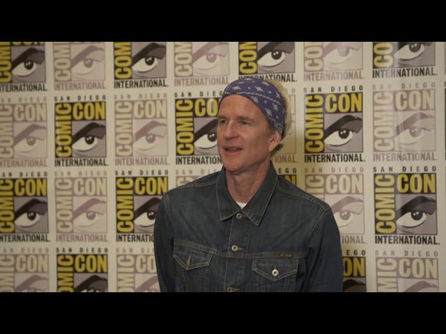 SDCC 2017 : Stranger Things S02 Itw Matthew Modine (official video)