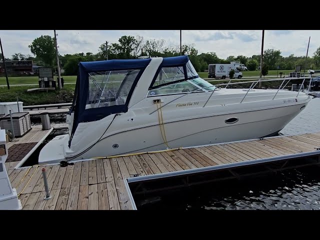 Explore a perfect weekend cruiser at a budget friendly price. The Rinker 310 should impress! #boats