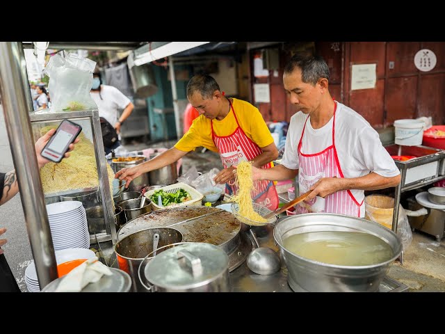 Best Wonton Noodles in Penang ! Uncle with Blazing Fast Cooking Skills of Wonton Mee