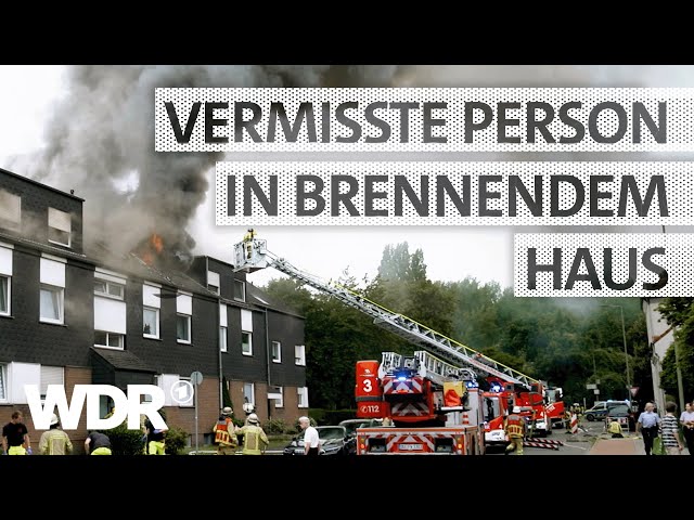 Brand im Dachgeschoss: Menschenleben in Gefahr | S08/E01 | Feuer & Flamme | WDR