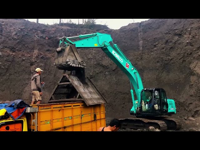 Powerful Heavy Equipment: Extreme Sand Mining in Dangerous High Cliffs using an Excavator