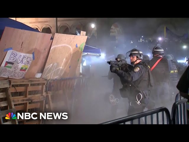 Watch: Police attempt to dismantle a barricade at the UCLA encampment