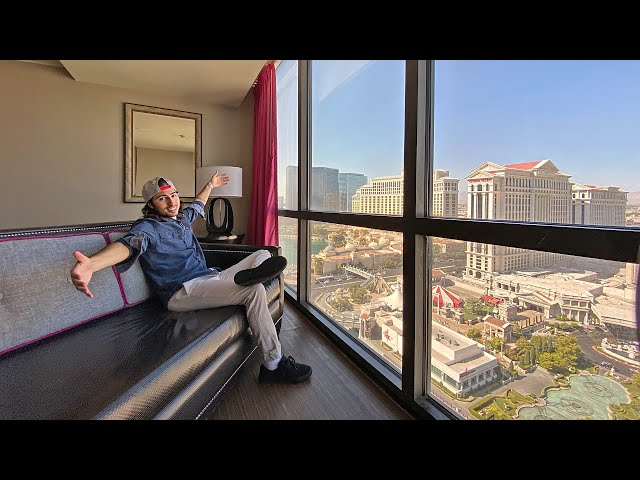 Inside the FLAMINGO! (the CHEAPEST hotel on the Las Vegas Strip💰)
