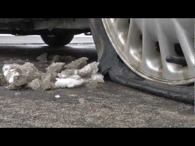 Giant pothole swallows up a dozen cars