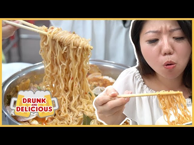 THAI STREET NOODLES in Bangkok, Thailand | GIANT Tom Yum Instant Noodles + Pad Thai After Dark