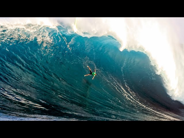 Big Wave Surfer Jamie Mitchell Wipes Out at Jaws