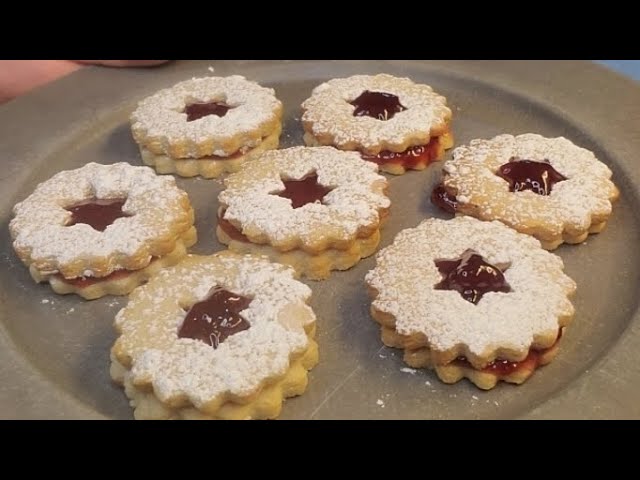 LINZER COOKIES! #25daysofchristmas #christmascookies #cookies #tasty #cookierecipes #rasberry #jam