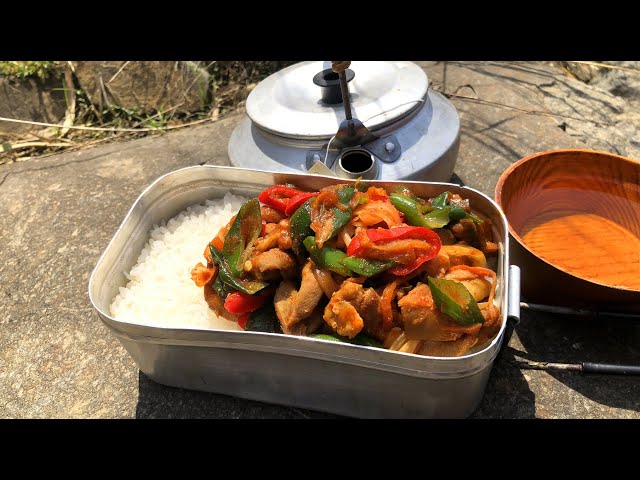 A River Runs Through It : Trangia Mess Tin & Excalibur pan, Spicy Stir-fried Chicken with Rice