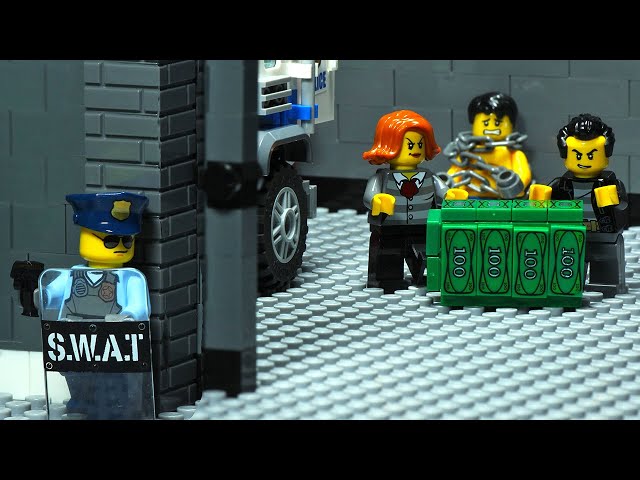 Lego SWAT City Bank Money Transport Truck Robbery