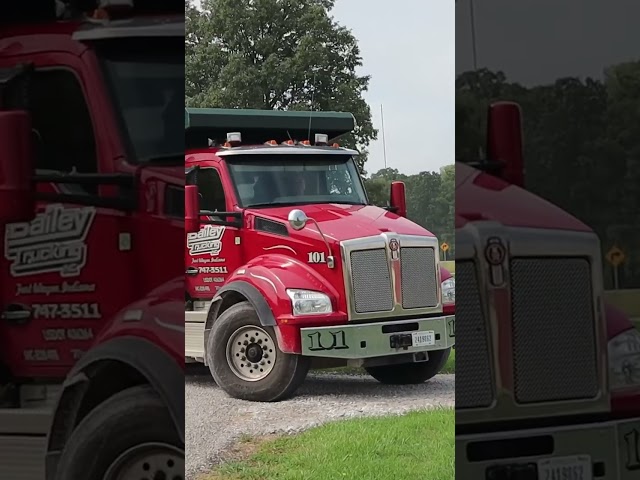 40 Year Dump Truck Driver Makes It Look Easy - [TAILGATING PRO!]
