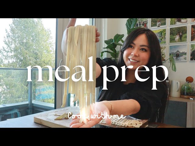 【Cooking for my husband】Hand Cut Noodles, Crispy Chicken Wings, Easy Asian Recipe | Tiffycooks Vlog