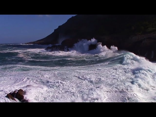 60 min relaxing ocean waves crashing into rocky shore - no music - high quality sound - HD video