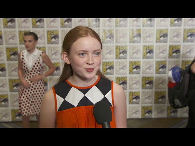 SDCC 2017 : Stranger Things S02 Itw Sadie Sink (official video)