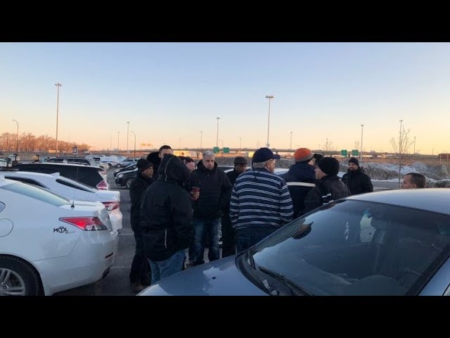 Taxi drivers across Quebec protest Bill 17