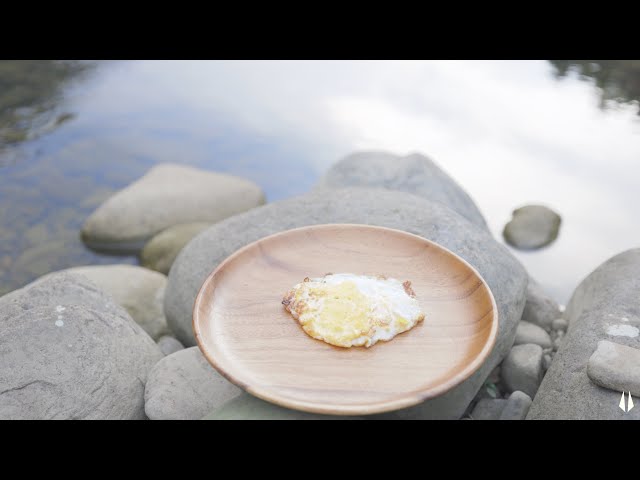 【ASMR】溪邊鐵鍋煎蛋 (Pan Fried Egg By The Creek) 4K
