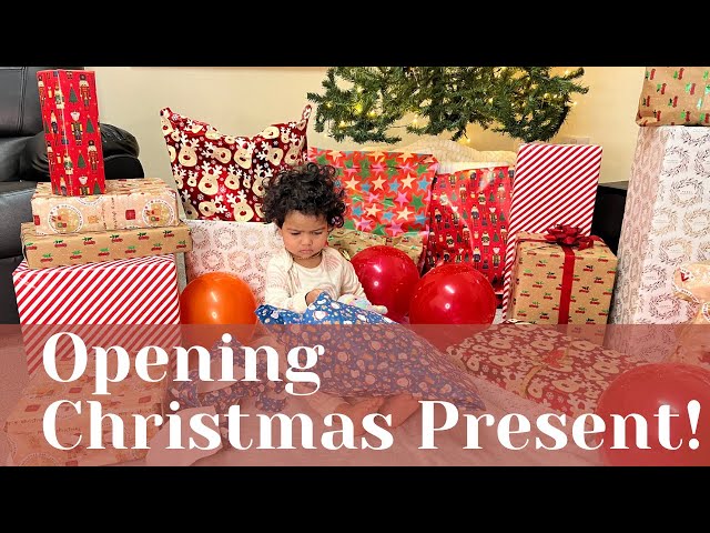 OPENING CHRISTMAS PRESENTS!