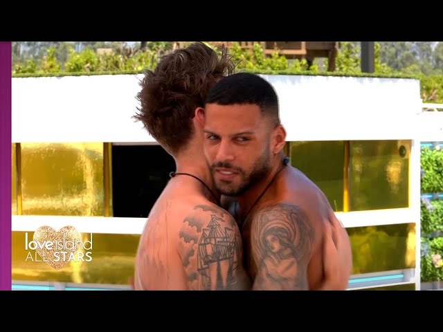 How to apply suncream with your bestie | Love Island All Stars (Unseen Bits)