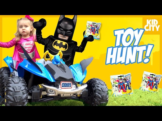 Little Flash & Ava Hunt Backyard Toys! | KIDCITY