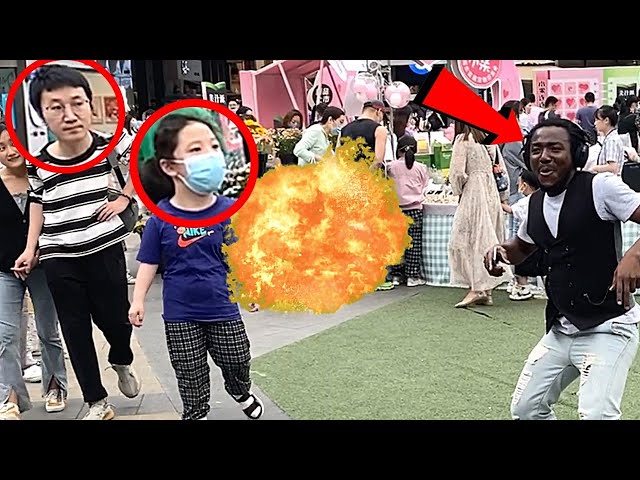 CHINESE REACT TO BLACK MAN DOING THIS IN PUBLIC, HOW CHINESE REACT TO BLACK PEOPLE? BLACK IN CHINA