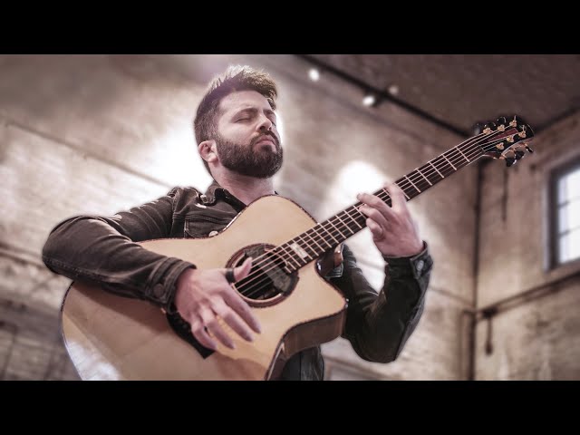 ARCTIC MONKEYS on Acoustic Guitar (Do I Wanna Know?) - Luca Stricagnoli