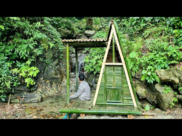 Build a shelter - in 5 days under a waterfall on the bank of a stream - Tropical forest