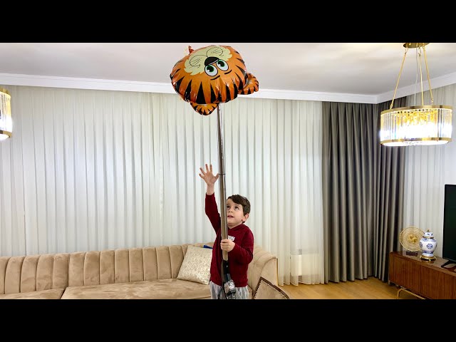 Yusuf’un uçan balonu tavana kaçtı😭Elektrik süpürgesiyle yakaladık👻🤩😂