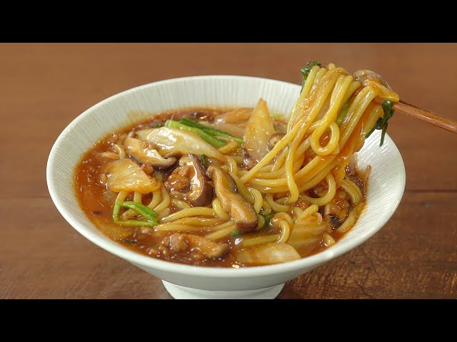 Mapo Cabbage Noodles (Jjambbong) :: Easy but incredibly delicious