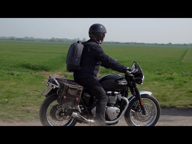 Triumph Bonneville T120, Soft Luggage from K&F Concept! DSLR camera backpack.