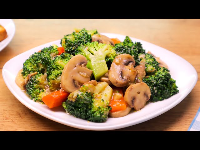 This broccoli is so delicious that I cook it every day! Broccoli with mushrooms.